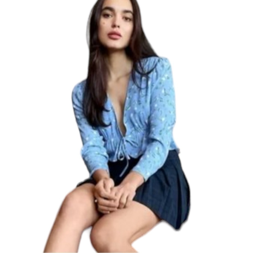 Aritzia Sunday Best New Cropped Tie Front Blouse